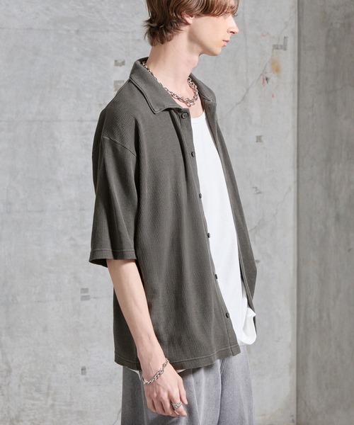 SERACE(セラス)の「【SERACE】Vintage waffle collared short sleeve cardigan / ヴィンテージワッフル襟付き半袖カーディガン(シャツ/ブラウス・メンズ・ブラック/グレー・M/L/S)」の6枚目の写真