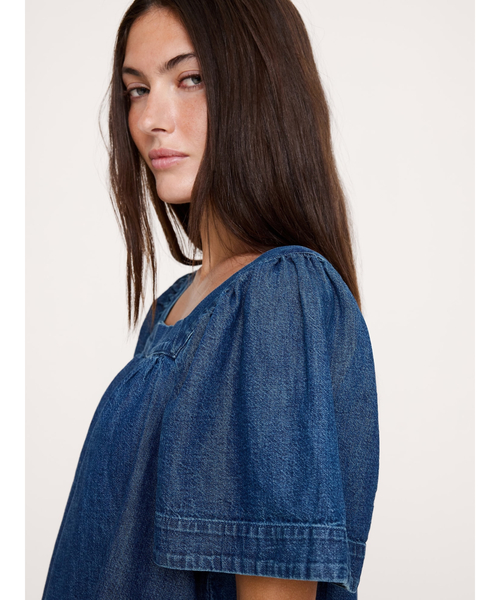Banana Republic(バナナリパブリック)の「シャンブレー スクエアネック トップス(シャツ/ブラウス・レディース・ブルー・S/XS/M/L)」の4枚目の写真