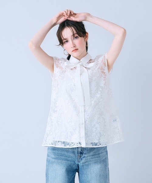 Audie a Muses(オーディアミューズ)の「刺繍レースボウタイ付きシャツブラウス(シャツ/ブラウス・レディース・オフホワイト/ブラック・42/38)」の2枚目の写真