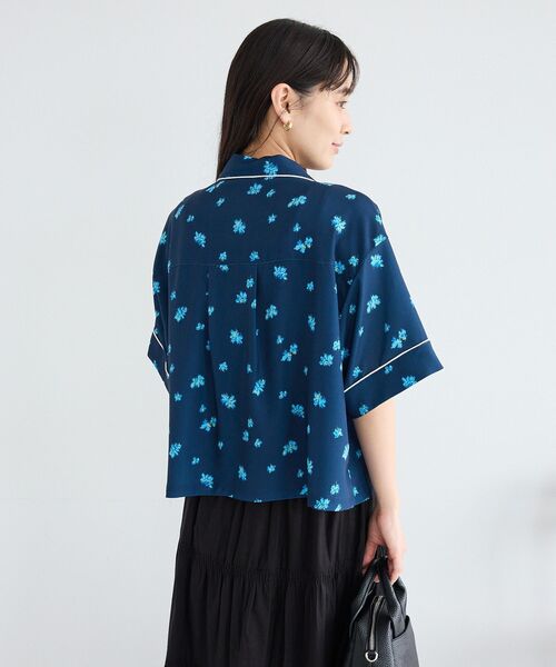 CRAFT STANDARD BOUTIQUE(クラフトスタンダードブティック)の「ボタニカルプリントオープンカラーシャツ(シャツ/ブラウス・レディース・ネイビー/アイボリー・FREE)」の7枚目の写真