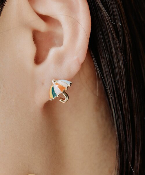 ear PAPILLONNER(イアパピヨネ)の「《WEB限定/チタンポスト》カラフル雨傘ピアス(ピアス(両耳用)・レディース・オレンジ/ベビーピンク・FREE)」の1枚目の写真