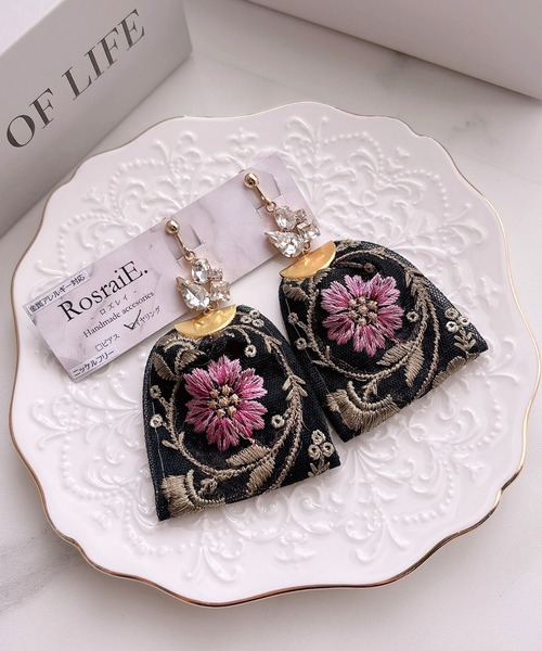 tone(トーン)の「【RosraiE】ビジュー×インド刺繍リボン ロング イヤリング(MA)(イヤリング・レディース・ゴールド・FREE)」の5枚目の写真