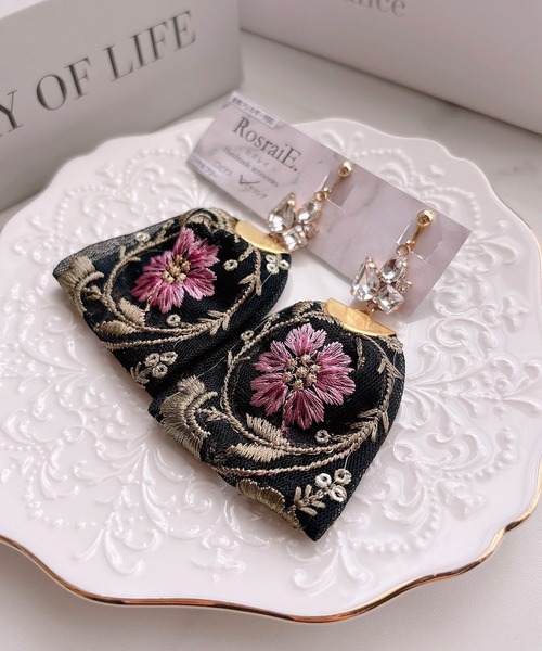 tone(トーン)の「【RosraiE】ビジュー×インド刺繍リボン ロング イヤリング(MA)(イヤリング・レディース・ゴールド・FREE)」の6枚目の写真