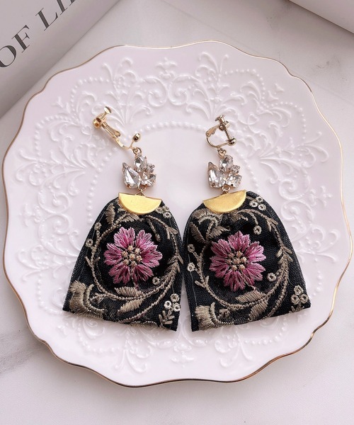 tone(トーン)の「【RosraiE】ビジュー×インド刺繍リボン ロング イヤリング(MA)(イヤリング・レディース・ゴールド・FREE)」の7枚目の写真