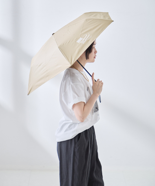 Traditional Weatherwear（トラディショナルウェザーウェア）の「《追加》TRADITIONAL WEATHERWEAR LIGHT WEIGHT UMBRELLA 折りたたみ傘（長傘・レディース・ベージュ・FREE）」の3枚目の写真