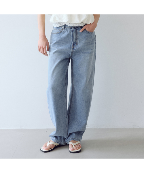 URAGO(ユラーゴ)の「Curved washing denim pants(デニムパンツ・レディース・ブルー・SMALL/MEDIUM/LARGE)」の1枚目の写真