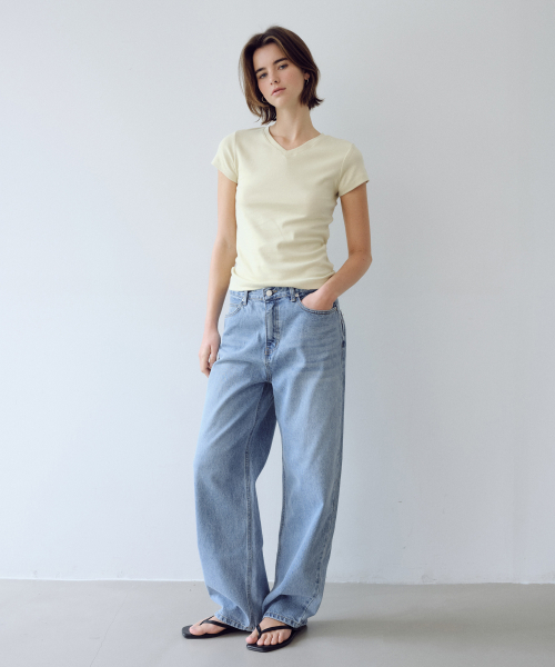 URAGO(ユラーゴ)の「Curved washing denim pants(デニムパンツ・レディース・ブルー・SMALL/MEDIUM/LARGE)」の6枚目の写真