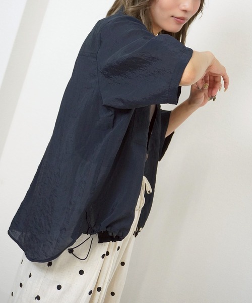 gossara（ゴサラ）の「【さらっと羽織れる軽やかさ】裾ドロスト開襟カラーシャツ（シャツ/ブラウス・レディース・チャコールグレー/ブラウン/ベージュ・FREE）」の15枚目の写真