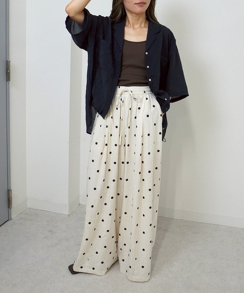 gossara（ゴサラ）の「【さらっと羽織れる軽やかさ】裾ドロスト開襟カラーシャツ（シャツ/ブラウス・レディース・チャコールグレー/ブラウン/ベージュ・FREE）」の16枚目の写真