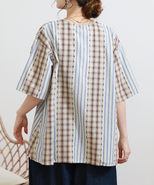 Emago(イマゴ)の「EMAGO ミックス柄ブローチ付ブラウス 半端袖(シャツ/ブラウス・レディース・ネイビー/オリーブ/ベージュ・FREE)」の21枚目の写真