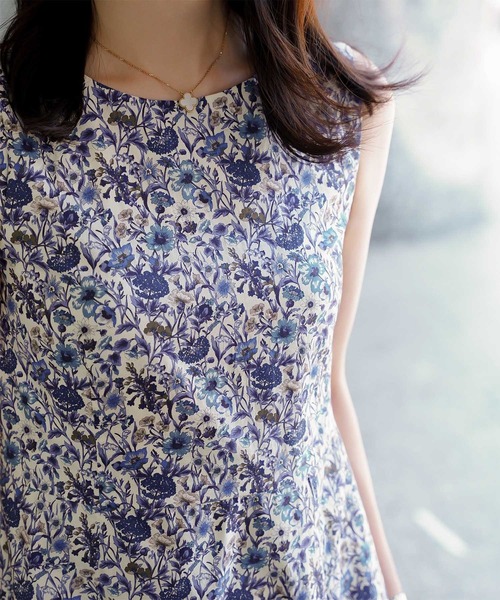 HUIT bouquet（ユイット）の「ノースリーブ ウエスト切り替え ワンピース Made with Liberty Fabric HUIT（ワンピース・レディース・グレー/ブルー・M/S）」の9枚目の写真