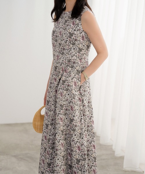 HUIT bouquet（ユイット）の「ノースリーブ ウエスト切り替え ワンピース Made with Liberty Fabric HUIT（ワンピース・レディース・グレー/ブルー・M/S）」の6枚目の写真