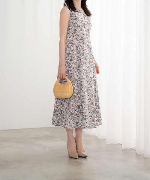HUIT bouquet（ユイット）の「ノースリーブ ウエスト切り替え ワンピース Made with Liberty Fabric HUIT（ワンピース・レディース・グレー/ブルー・M/S）」の4枚目の写真