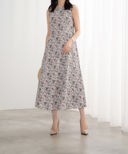 HUIT bouquet（ユイット）の「ノースリーブ ウエスト切り替え ワンピース Made with Liberty Fabric HUIT（ワンピース・レディース・グレー/ブルー・M/S）」の3枚目の写真