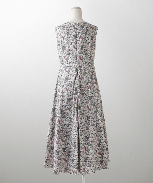 HUIT bouquet（ユイット）の「ノースリーブ ウエスト切り替え ワンピース Made with Liberty Fabric HUIT（ワンピース・レディース・グレー/ブルー・M/S）」の12枚目の写真