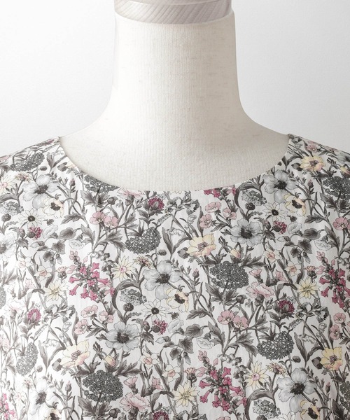 HUIT bouquet（ユイット）の「ノースリーブ ウエスト切り替え ワンピース Made with Liberty Fabric HUIT（ワンピース・レディース・グレー/ブルー・M/S）」の16枚目の写真