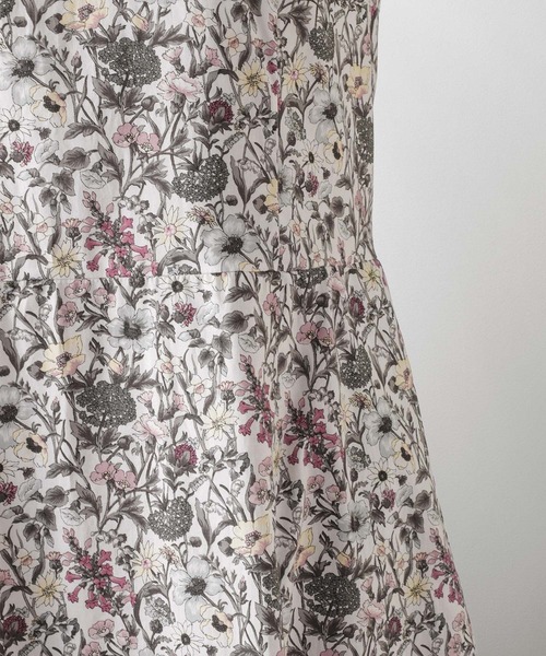 HUIT bouquet（ユイット）の「ノースリーブ ウエスト切り替え ワンピース Made with Liberty Fabric HUIT（ワンピース・レディース・グレー/ブルー・M/S）」の17枚目の写真