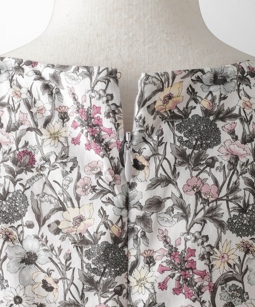 HUIT bouquet（ユイット）の「ノースリーブ ウエスト切り替え ワンピース Made with Liberty Fabric HUIT（ワンピース・レディース・グレー/ブルー・M/S）」の18枚目の写真