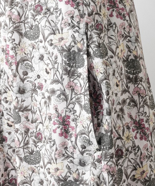 HUIT bouquet（ユイット）の「ノースリーブ ウエスト切り替え ワンピース Made with Liberty Fabric HUIT（ワンピース・レディース・グレー/ブルー・M/S）」の19枚目の写真