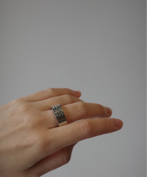 MM6 Maison Margiela(エムエムシックス メゾン マルジェラ)の「MM6 Minimal Logo 8mm(リング・レディース・シルバー・5/7/6)」の3枚目の写真