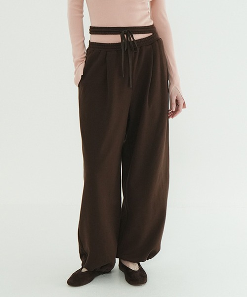 CLANE(クラネ)の「SLASH WAIST SWEAT PANTS(スウェットパンツ・レディース・ブラウン/ブラック/グレー・1/2)」の2枚目の写真