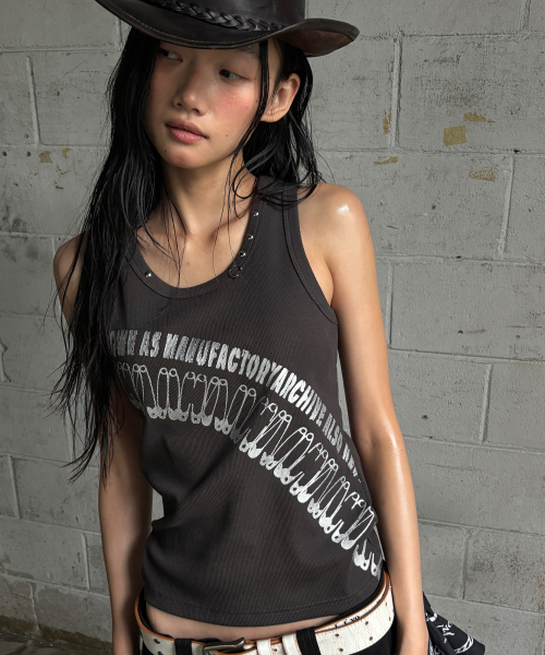 AAKAM(アーカム)の「Safety Pin Sleeveless (Charcoal)(Tシャツ/カットソー・レディース・その他・1/2)」の1枚目の写真