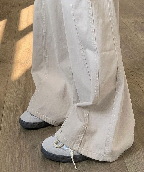 Flugge(フラッジー)の「ワイドバギーパンツ(その他パンツ・レディース・アイボリー・MEDIUM/LARGE)」の2枚目の写真