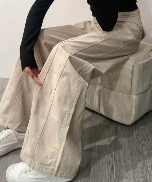 Flugge(フラッジー)の「ワイドバギーパンツ(その他パンツ・レディース・アイボリー・MEDIUM/LARGE)」の12枚目の写真