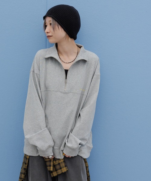 JEANASIS(ジーナシス)の「【みきのすけ企画】ハーフZIPスウェTEE/1048181(Tシャツ/カットソー・レディース・ブラック/ブラウン系その他/グレー・FREE)」の2枚目の写真