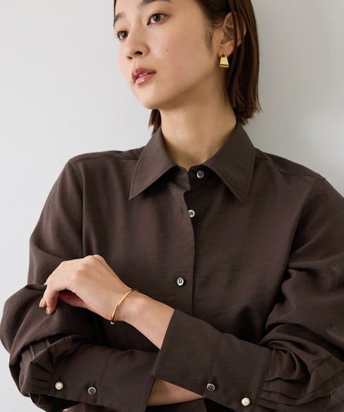 ROPE'(ロペ)の「チョーカー付きロングカフスナローシャツ(シャツ/ブラウス・レディース・オフホワイト/ピンク/ダークブラウン・38)」の2枚目の写真