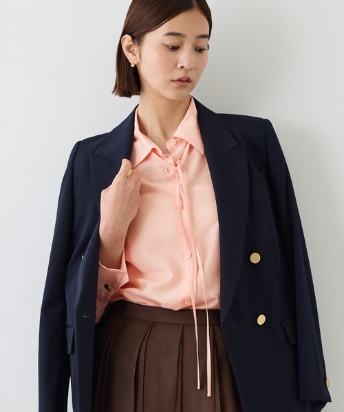 ROPE'(ロペ)の「チョーカー付きロングカフスナローシャツ(シャツ/ブラウス・レディース・オフホワイト/ピンク/ダークブラウン・38)」の3枚目の写真
