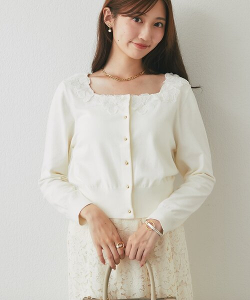 La boutique BonBon(ラブティックボンボン)の「【お気に入り総選挙3位!・最強愛されニット】スクエアネックレース付きカーディガン(カーディガン/ボレロ・レディース・ネイビー/ブラウン/オフホワイト/ボルドー・FREE)」の8枚目の写真