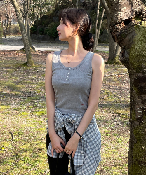 TTUDEMENT(トュードメント)の「EYELET HENLEY TANK TOP_MELANGE GREY(Tシャツ/カットソー・レディース・その他・FREE)」の1枚目の写真