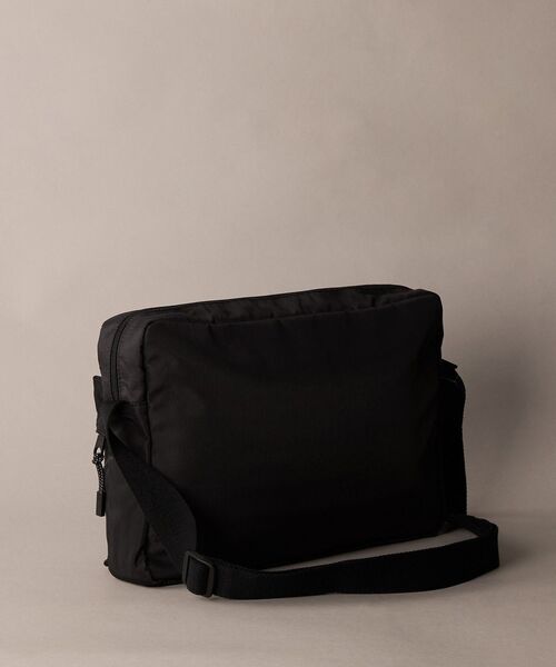 Calvin Klein(カルバン・クライン)の「クロスボディバッグ - リップストップフライトバッグ(ショルダーバッグ・メンズ・ブラック・FREE)」の2枚目の写真