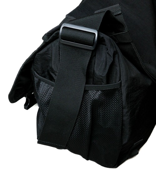 Gramicci(グラミチ)の「●GRAMICCI(グラミチ) ●MESSENGER BAG(メッセンジャーバッグ・メンズ・ブラック・FREE)」の4枚目の写真