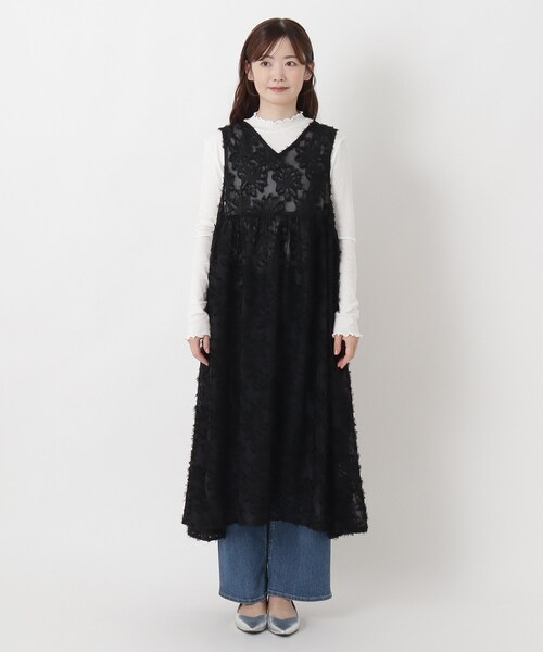 one'sterrace(ワンズテラス)の「レースVネックワンピース(ワンピース・レディース・ブラック系8・02)」の2枚目の写真