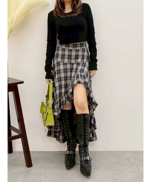 EVRIS(エヴリス)の「ランダムチェックアシンメトリースカート(スカート・レディース・グレー/ホワイト・SMALL/MEDIUM)」の4枚目の写真