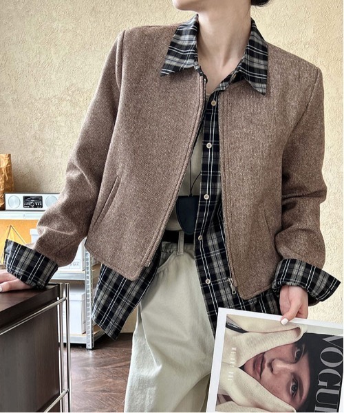 ＆soiree（アンドソワレ）の「ジップアップノーカラージャケット（ノーカラージャケット・レディース・ブラウン・LARGE/MEDIUM）」の2枚目の写真