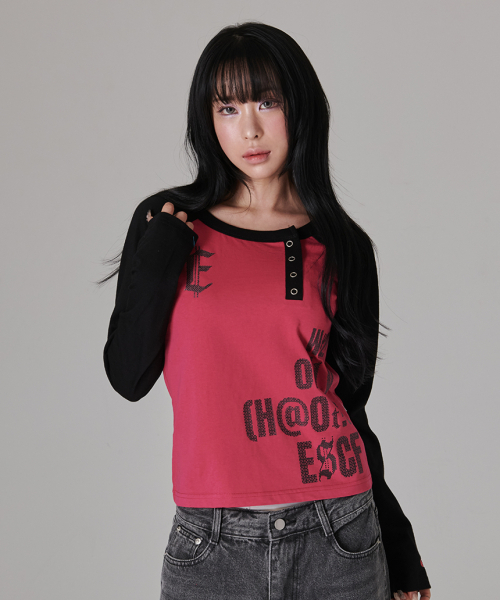 ESCAPEFROM(エスケープフロム)の「ESCF ピクセルタイポプリントサイドスナップロングスリーブマゼンタ(Tシャツ/カットソー・レディース・その他・MEDIUM)」の5枚目の写真
