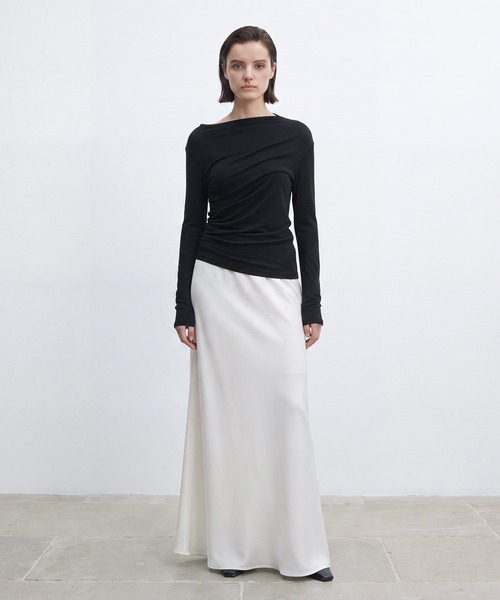 THE TOKYO(ザトウキョウ)の「【IIROT/イロット】別注 Cashmere blend Asymmetry Tops/カシミヤブレンドトップス(Tシャツ/カットソー・レディース・ブラック/ホワイト・FREE)」の3枚目の写真
