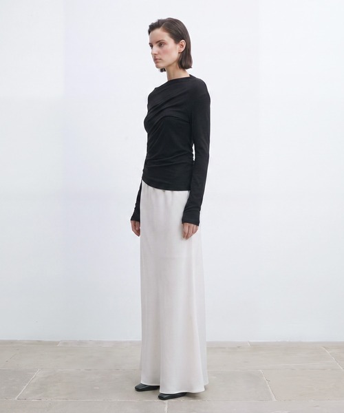 THE TOKYO(ザトウキョウ)の「【IIROT/イロット】別注 Cashmere blend Asymmetry Tops/カシミヤブレンドトップス(Tシャツ/カットソー・レディース・ブラック/ホワイト・FREE)」の4枚目の写真