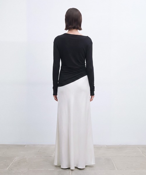 THE TOKYO(ザトウキョウ)の「【IIROT/イロット】別注 Cashmere blend Asymmetry Tops/カシミヤブレンドトップス(Tシャツ/カットソー・レディース・ブラック/ホワイト・FREE)」の5枚目の写真