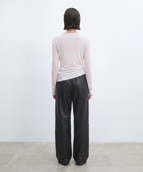 THE TOKYO(ザトウキョウ)の「【IIROT/イロット】別注 Cashmere blend Asymmetry Tops/カシミヤブレンドトップス(Tシャツ/カットソー・レディース・ブラック/ホワイト・FREE)」の8枚目の写真