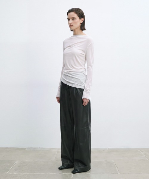 THE TOKYO(ザトウキョウ)の「【IIROT/イロット】別注 Cashmere blend Asymmetry Tops/カシミヤブレンドトップス(Tシャツ/カットソー・レディース・ブラック/ホワイト・FREE)」の7枚目の写真