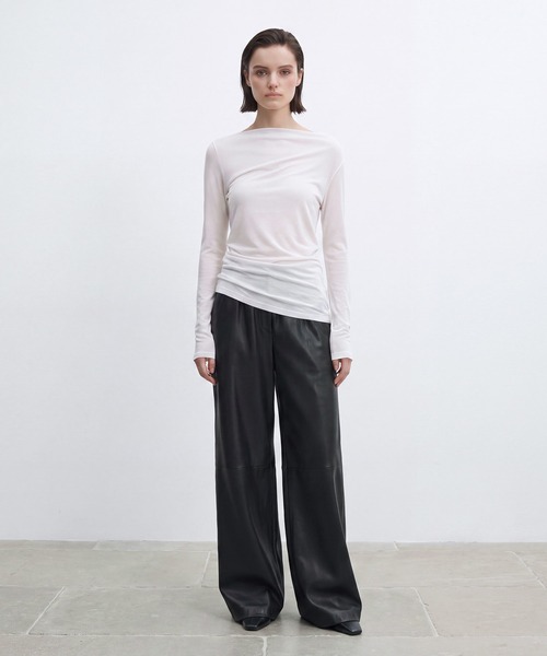 THE TOKYO(ザトウキョウ)の「【IIROT/イロット】別注 Cashmere blend Asymmetry Tops/カシミヤブレンドトップス(Tシャツ/カットソー・レディース・ブラック/ホワイト・FREE)」の6枚目の写真