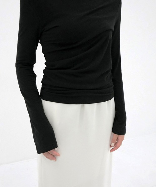 THE TOKYO(ザトウキョウ)の「【IIROT/イロット】別注 Cashmere blend Asymmetry Tops/カシミヤブレンドトップス(Tシャツ/カットソー・レディース・ブラック/ホワイト・FREE)」の10枚目の写真