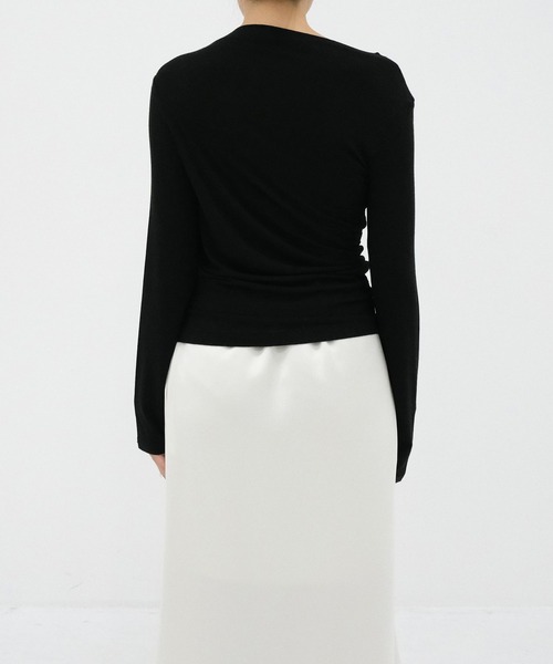 THE TOKYO(ザトウキョウ)の「【IIROT/イロット】別注 Cashmere blend Asymmetry Tops/カシミヤブレンドトップス(Tシャツ/カットソー・レディース・ブラック/ホワイト・FREE)」の12枚目の写真