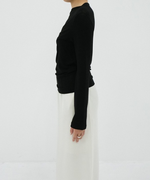 THE TOKYO(ザトウキョウ)の「【IIROT/イロット】別注 Cashmere blend Asymmetry Tops/カシミヤブレンドトップス(Tシャツ/カットソー・レディース・ブラック/ホワイト・FREE)」の13枚目の写真