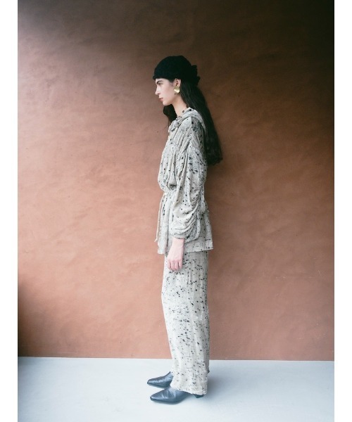 Ruh Dhan(ルーダン)の「Botanical Dye Gather Blouson(その他アウター・レディース・ブラウン/グレー/アイボリー・FREE)」の14枚目の写真