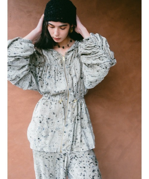Ruh Dhan(ルーダン)の「Botanical Dye Gather Blouson(その他アウター・レディース・ブラウン/グレー/アイボリー・FREE)」の5枚目の写真